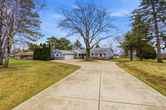 18635 Benington DRIVE, Brookfield, WI 53045