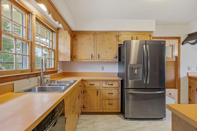 18635 Benington DRIVE, Brookfield, WI 53045