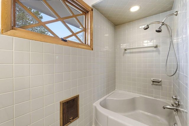 18635 Benington DRIVE, Brookfield, WI 53045