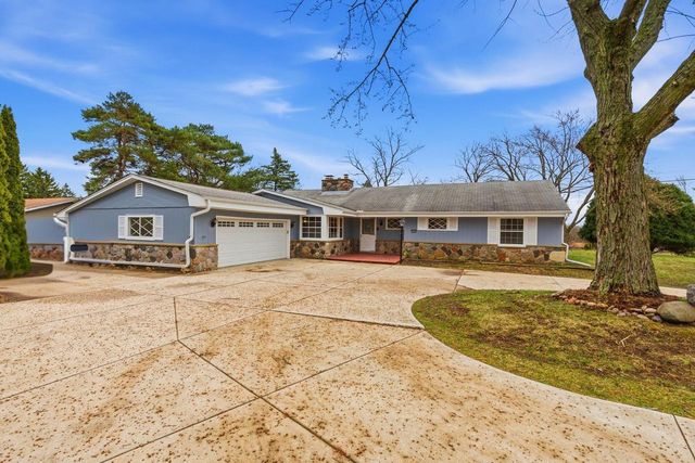 18635 Benington DRIVE, Brookfield, WI 53045