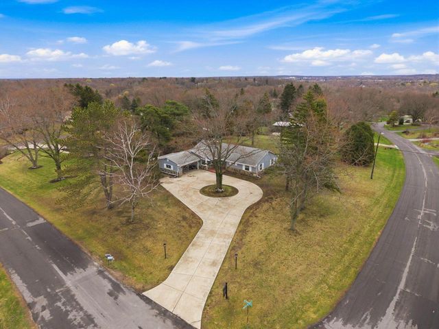 18635 Benington DRIVE, Brookfield, WI 53045