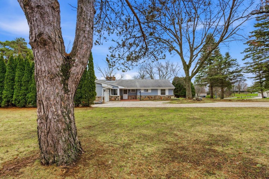 18635 Benington DRIVE, Brookfield, WI 53045