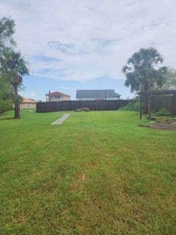 2726 Avenue D, San Leon, TX 77539