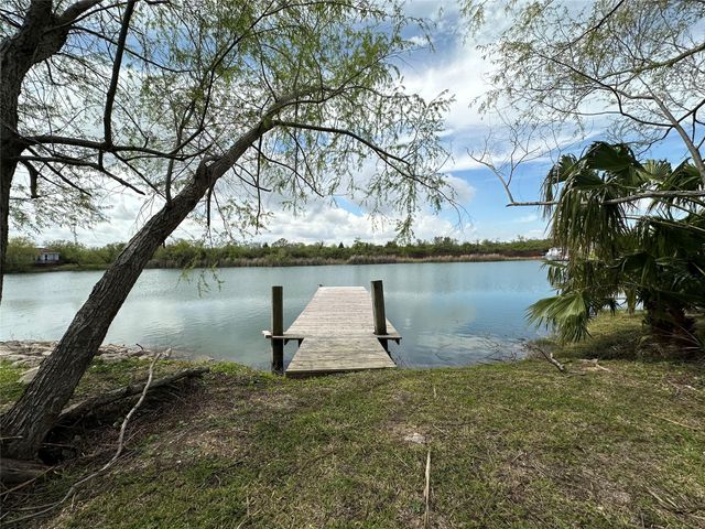 2726 Avenue D, San Leon, TX 77539