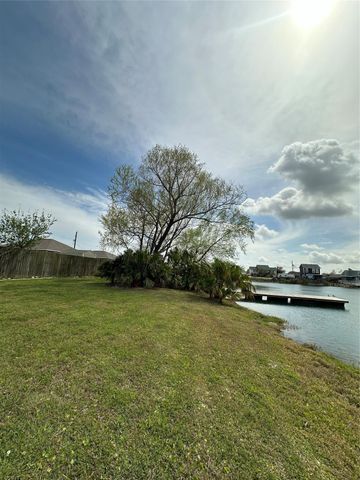 2726 Avenue D, San Leon, TX 77539