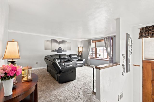 1016 Dana Dr, West Mifflin, PA 15122