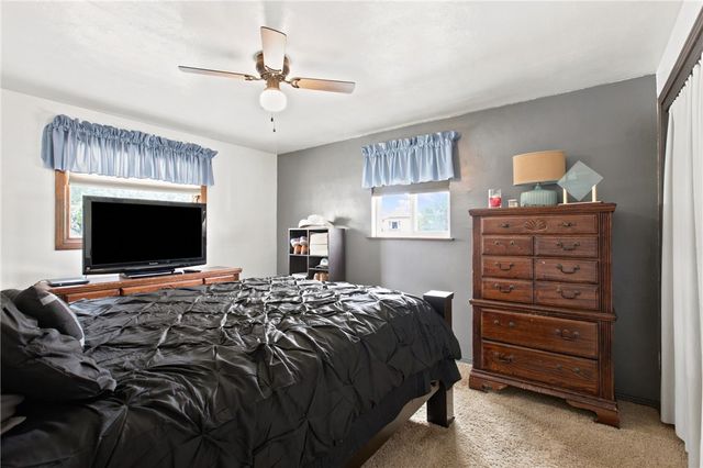 1016 Dana Dr, West Mifflin, PA 15122