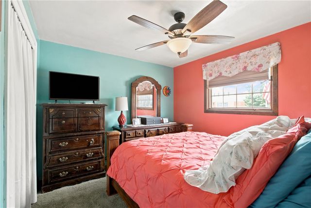 1016 Dana Dr, West Mifflin, PA 15122