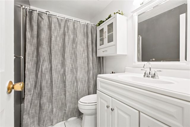 1016 Dana Dr, West Mifflin, PA 15122