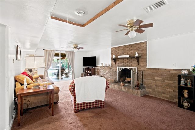 1016 Dana Dr, West Mifflin, PA 15122