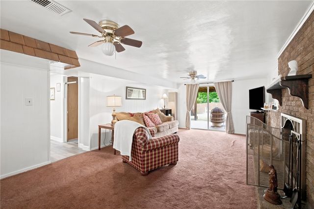 1016 Dana Dr, West Mifflin, PA 15122