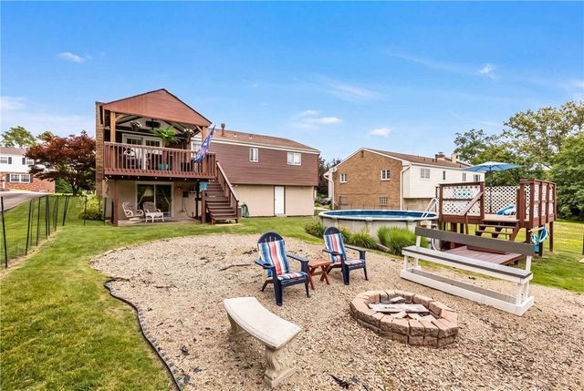 1016 Dana Dr, West Mifflin, PA 15122