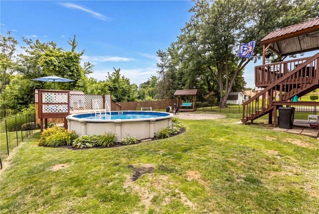 1016 Dana Dr, West Mifflin, PA 15122