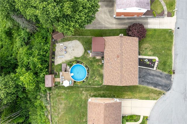 1016 Dana Dr, West Mifflin, PA 15122