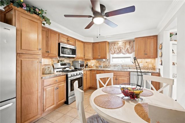 1016 Dana Dr, West Mifflin, PA 15122