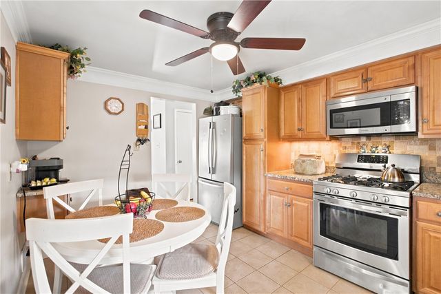 1016 Dana Dr, West Mifflin, PA 15122