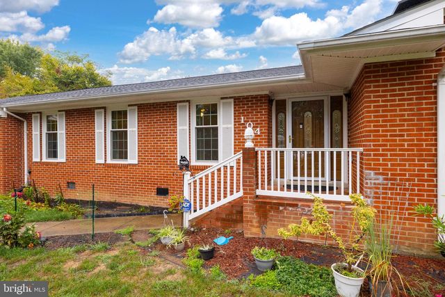 104 HARDWOOD LN, Fredericksburg, VA 22408