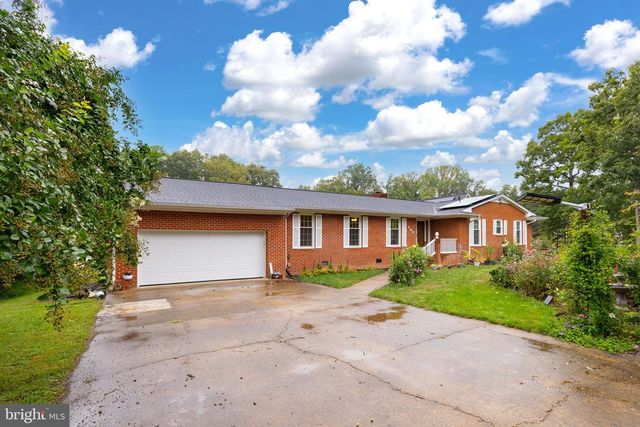 104 HARDWOOD LN, Fredericksburg, VA 22408