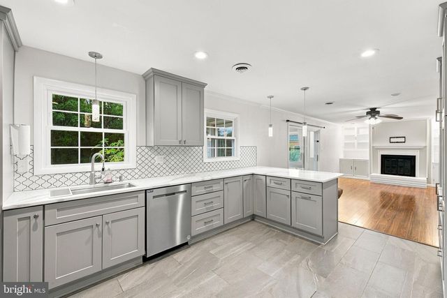104 HARDWOOD LN, Fredericksburg, VA 22408