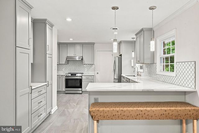 104 HARDWOOD LN, Fredericksburg, VA 22408