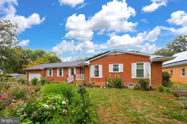 104 HARDWOOD LN, Fredericksburg, VA 22408
