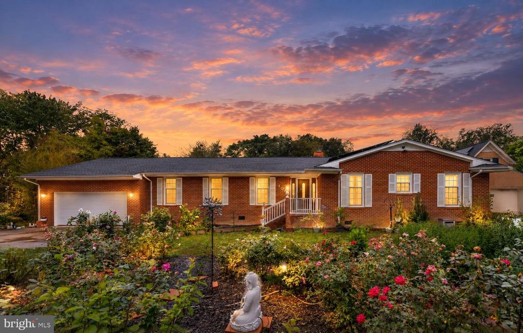 104 HARDWOOD LN, Fredericksburg, VA 22408