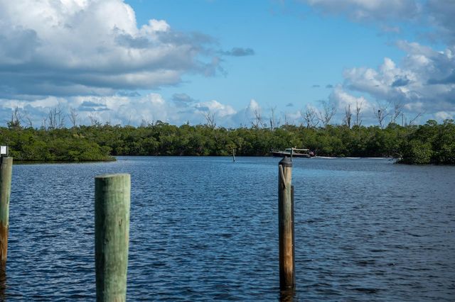 8902 SE Marina Bay Drive, Hobe Sound, FL 33455