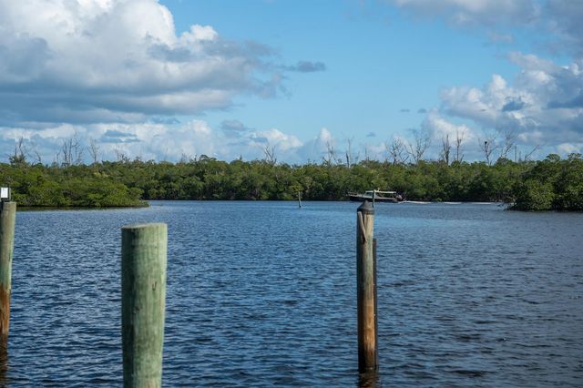 8902 SE Marina Bay Drive, Hobe Sound, FL 33455