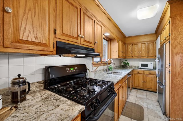 107 Whittier Drive, Thornwood, NY 10594