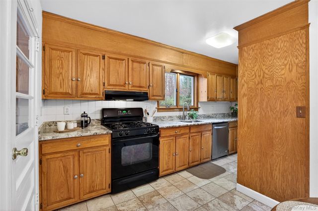 107 Whittier Drive, Thornwood, NY 10594