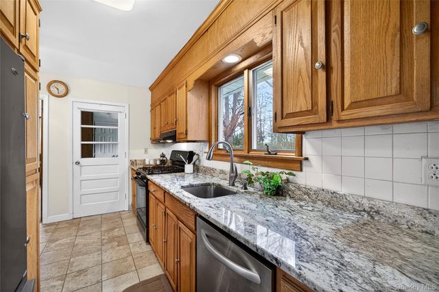 107 Whittier Drive, Thornwood, NY 10594