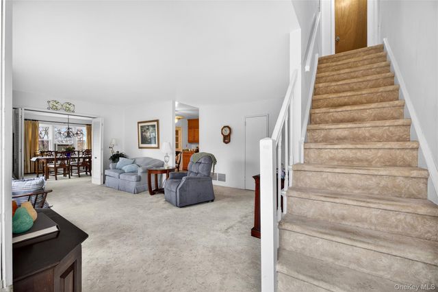 107 Whittier Drive, Thornwood, NY 10594
