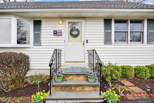 107 Whittier Drive, Thornwood, NY 10594