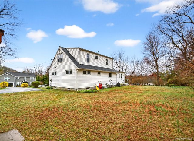 107 Whittier Drive, Thornwood, NY 10594