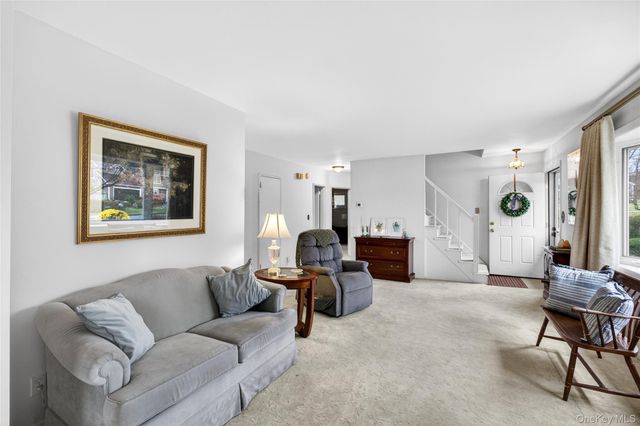 107 Whittier Drive, Thornwood, NY 10594