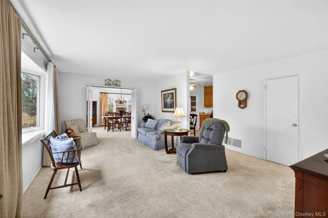 107 Whittier Drive, Thornwood, NY 10594