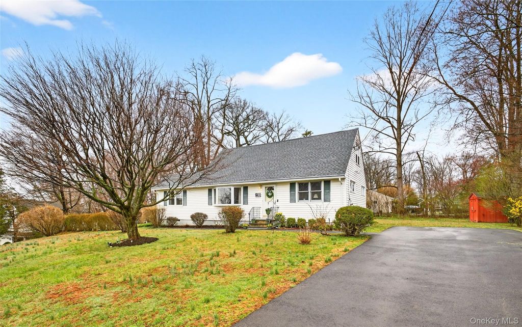 107 Whittier Drive, Thornwood, NY 10594