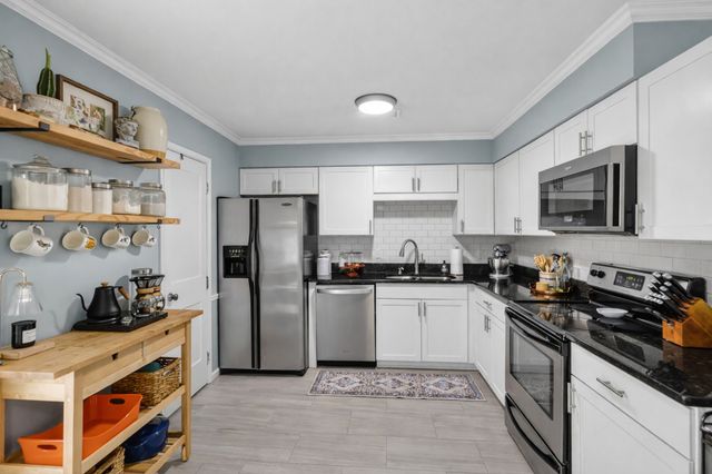 4344 Central Valley Dr, Hermitage, TN 37076