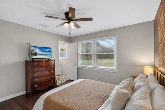 4344 Central Valley Dr, Hermitage, TN 37076