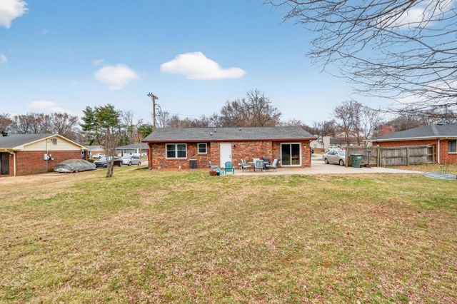 4344 Central Valley Dr, Hermitage, TN 37076