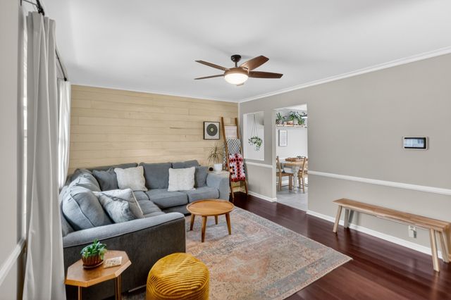 4344 Central Valley Dr, Hermitage, TN 37076