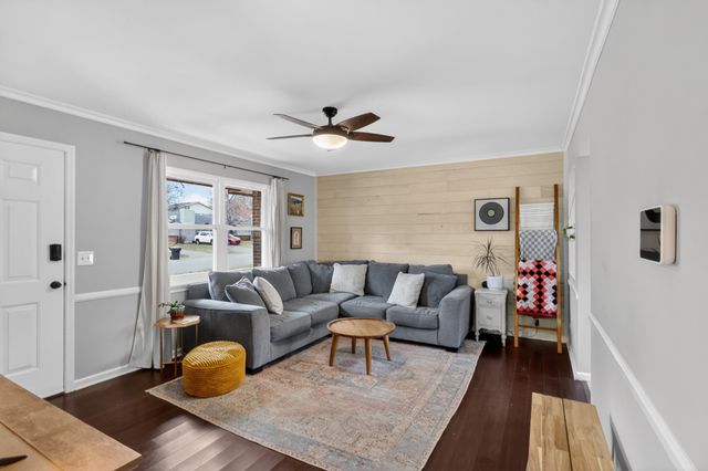 4344 Central Valley Dr, Hermitage, TN 37076