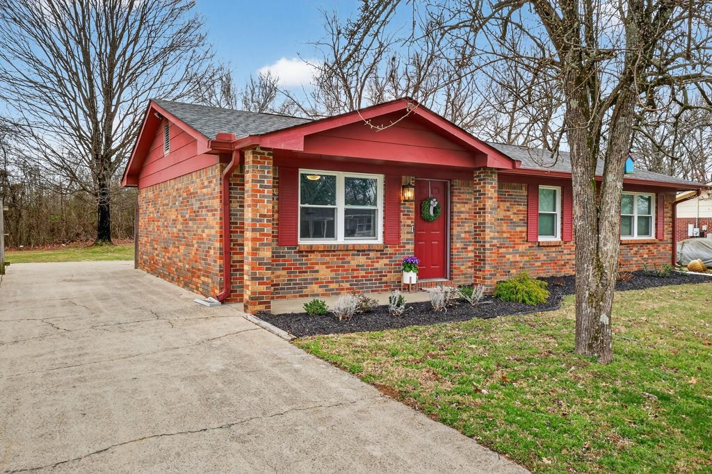 4344 Central Valley Dr, Hermitage, TN 37076