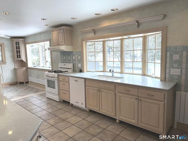 94 Haystack Road, Manchester, CT 06040