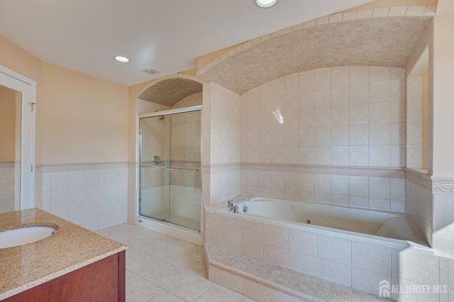 75 Rieder Road, Edison, NJ 08817