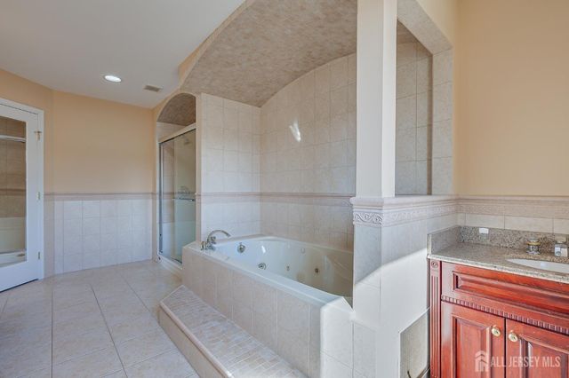 75 Rieder Road, Edison, NJ 08817