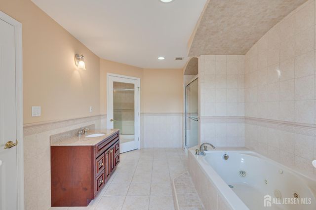 75 Rieder Road, Edison, NJ 08817