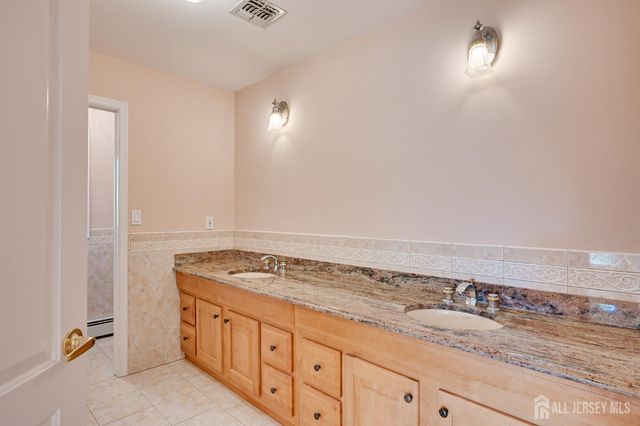 75 Rieder Road, Edison, NJ 08817