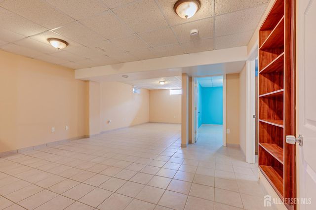 75 Rieder Road, Edison, NJ 08817