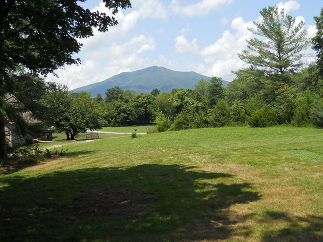 209 Leatherwood PL, Bedford, VA 24523